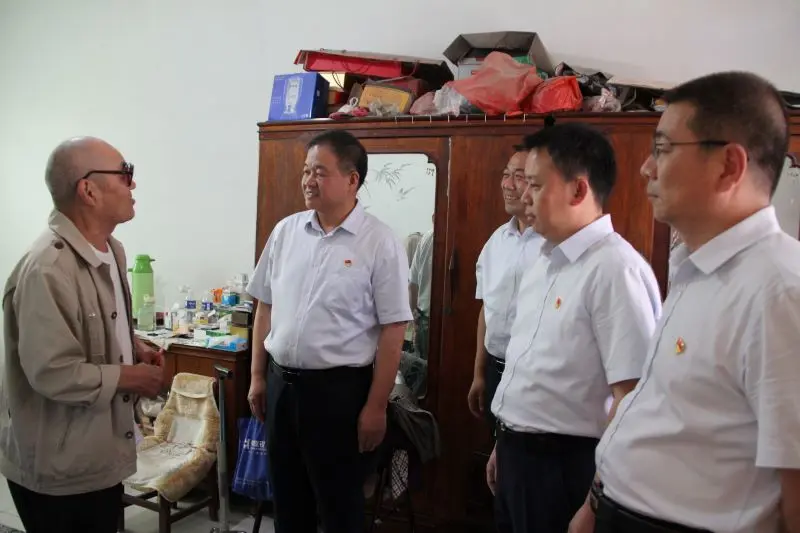 博農集團領導走訪慰問老黨員、困難黨員